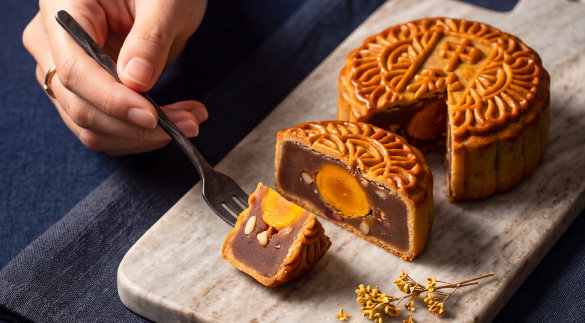 red bean paste mooncake